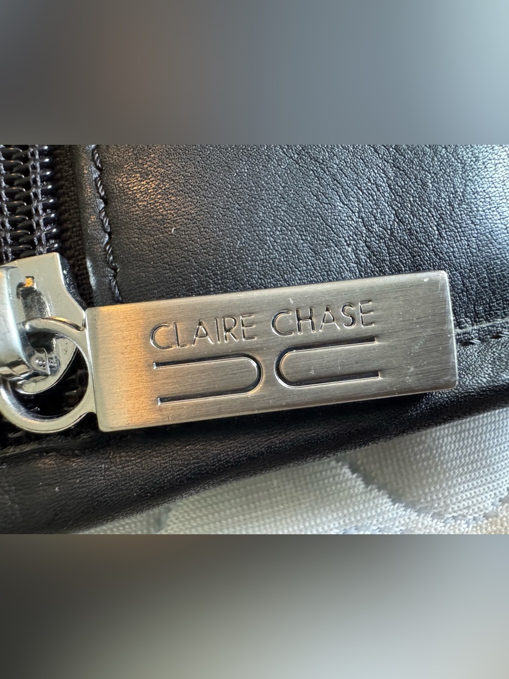 Claire Chase IP 300 case in black leather. - Picture 4 of 7
